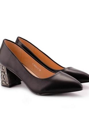 Стильні чорні туфлі човники на красивому підборах модні4 фото