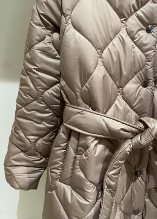 Жіноча стильна подовжена зимова стьобана куртка  пальто зима батал великих розмірів довга плащ наложка післяплата чорна мокко сіра10 фото