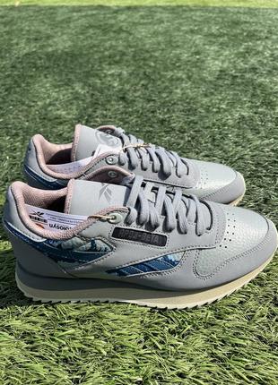 Кросівки від reebok  jurassic world classic leather ripple grey hq6253