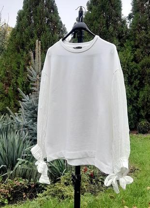 Белый свитшот- блуза с объемными рукавами на завязках-бантах3 фото