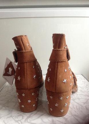 Кожаные замшевые ботинки ботильоны казаки  на широком каблуке bershka 376 фото