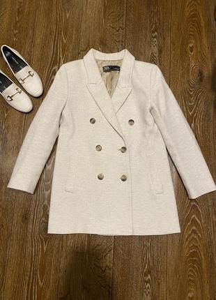 Стильное классическое бежевое пальто пиджак фирмы zara1 фото