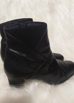 Милые ботиночки из натуральной кожи бренда сlarks