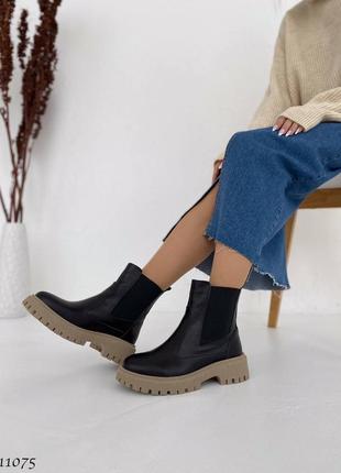 Черные натуральные кожаные зимние ботинки челси с резинками на резинках толстой бежевой подошве без молнии кожа зима трендовые4 фото