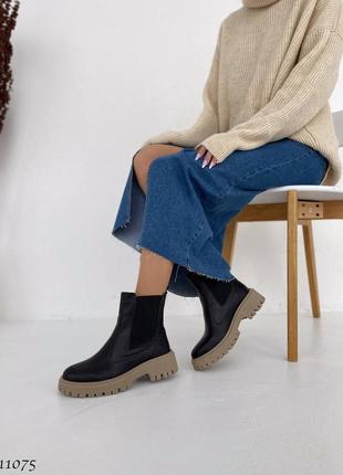 Черные натуральные кожаные зимние ботинки челси с резинками на резинках толстой бежевой подошве без молнии кожа зима трендовые10 фото