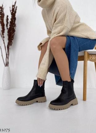 Черные натуральные кожаные зимние ботинки челси с резинками на резинках толстой бежевой подошве без молнии кожа зима трендовые2 фото