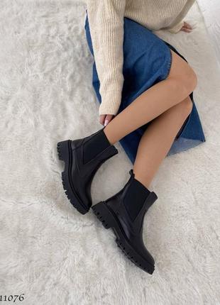 Черные натуральные кожаные зимние ботинки челси с резинками на резинках толстой подошве без молнии кожа зима трендовые6 фото