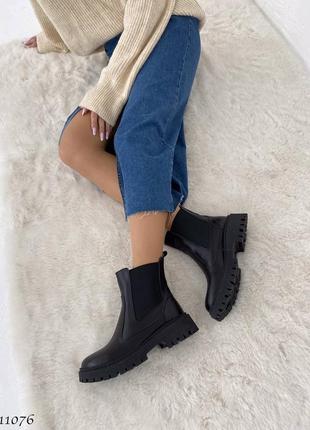 Черные натуральные кожаные зимние ботинки челси с резинками на резинках толстой подошве без молнии кожа зима трендовые5 фото