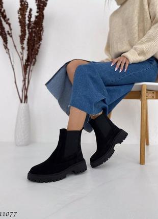 Черные натуральные замшевые зимние ботинки челси с резинками на резинках толстой подошве без молнии замша зима трендовые10 фото