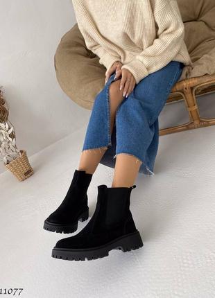 Черные натуральные замшевые зимние ботинки челси с резинками на резинках толстой подошве без молнии замша зима трендовые3 фото