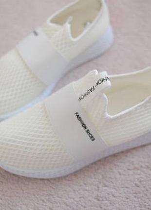 Білі кросівки р.39
