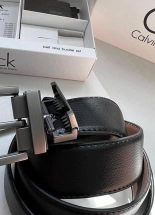 Чоловічий шкіряний ремінь двох сторін із двома пряжками calvin klein універсальний чорний у подарунковому пакованні3 фото