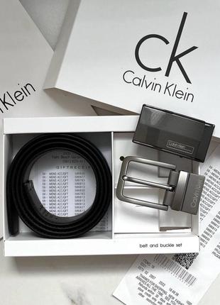 Мужской кожаный ремень двух сторонний с двумя пряжками calvin klein универсальный черный в подарочной упаковке