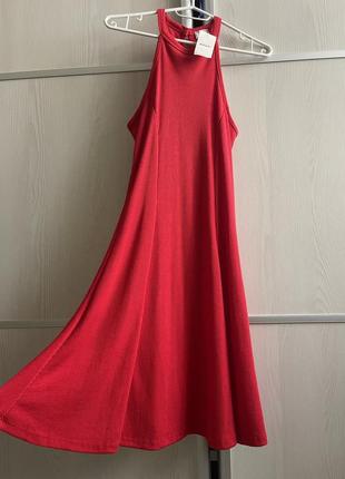 Красное платье в рубчик новое без рукавов м