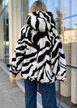 Ідеальне рішення на прохолодну погоду! неймовірна оригінальна куртка в тваринний принт зебра з плющу тедді флісова легка та невагома3 фото