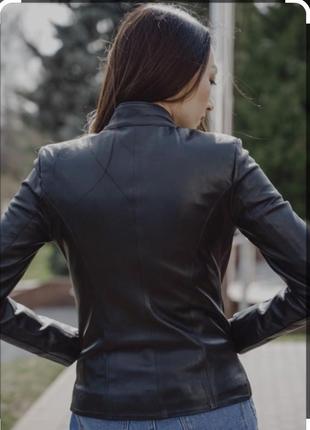 Кожаная укороченная куртка