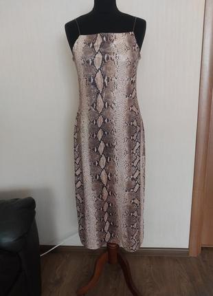Платье принт змея питон коричневый bikbok female1 фото