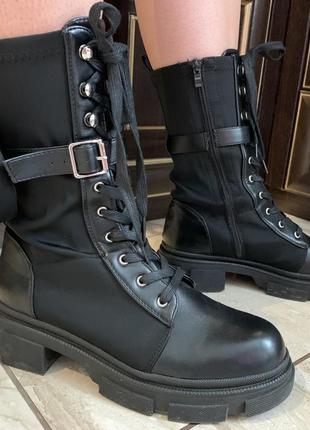 Обувь в идеальном состоянии с сумочками