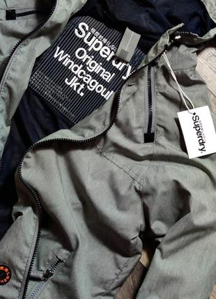 Чоловіча елегантна модна куртка з капюшоном superdry в оливковому кольорі розмір м2 фото