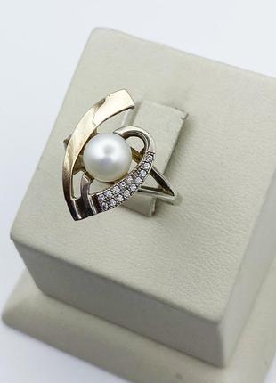 Кольцо серебряное с жемчугом и фианитом 19 3,49 г