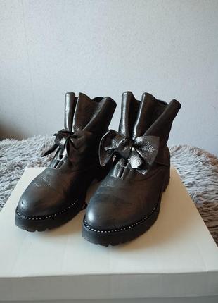 Кожаные ботинки