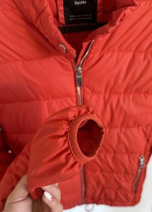Осіння куртка bershka m червона вітрівка куртка жіноча весняна7 фото
