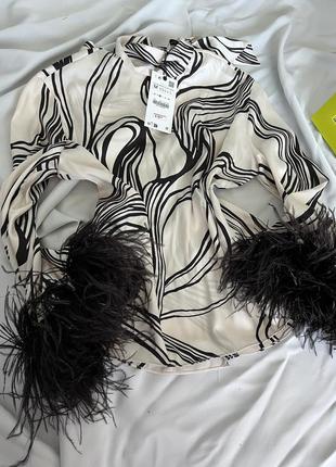 Шикарный лимитированный костюм с перьями3 фото