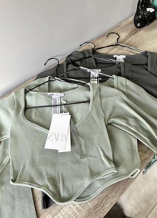 Зеленый бесшовный топ с корсетом zara спортивная кофта в рубчик лонгслив зара