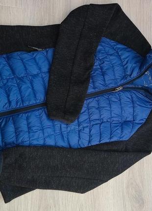 Легкий комбінований пуховик.