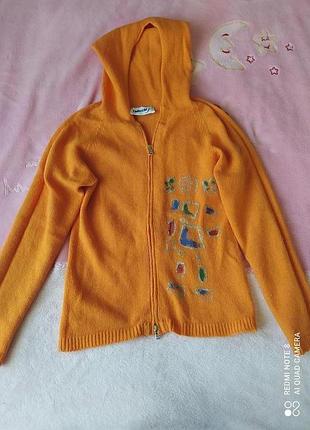 Фирменная кофточка