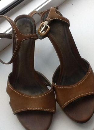 Продам босоніжки betty barclay