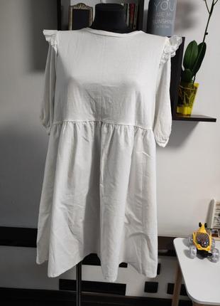 Белое платье короткое объемное