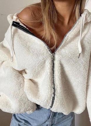 Пушистая кофта на съемке