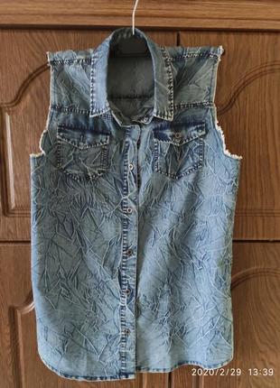 Трендова джинсова сорочка без рукавів