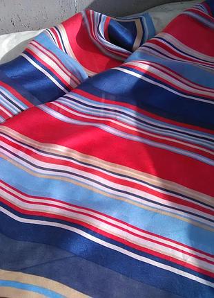 Красивый маленький шёлковый платок