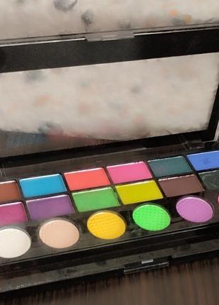 Revolution makeup revolution london

ultra colour explosion eyeshadow palette тени яркие палетка2 фото