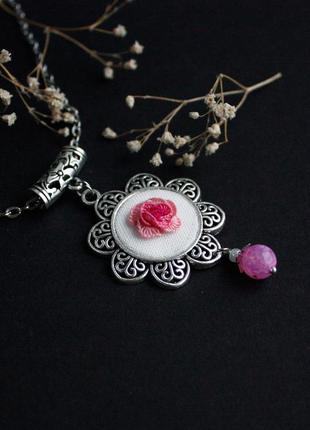 Рожевий малиновий кулон підвіска на ланцюжку з агатом ніжні прикраси з трояндами