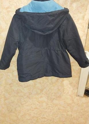 Практичная курточка с капюшоном2 фото