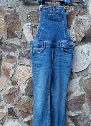 Джинсовий комбінезон. 9р.