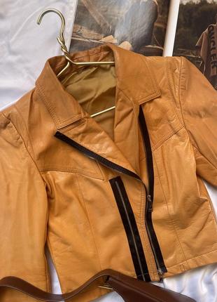 Кожаная куртка косуха на молнии3 фото