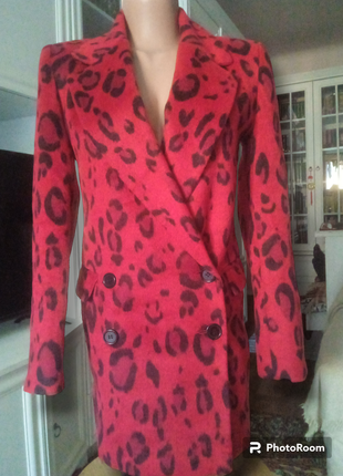 Жіноче пальто модне леорард стильне червоного кольору