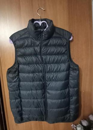 Жилетка безрукавка  ,,uniqlo,, р. s