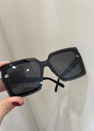Стильные черные очки