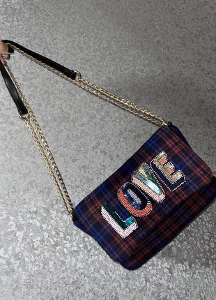 Стильная красивая сумочка с надписью