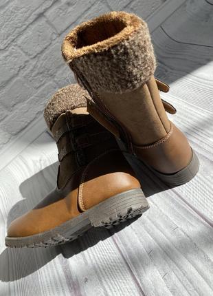 Зимние коричневые ботинки для девочки с мехом2 фото