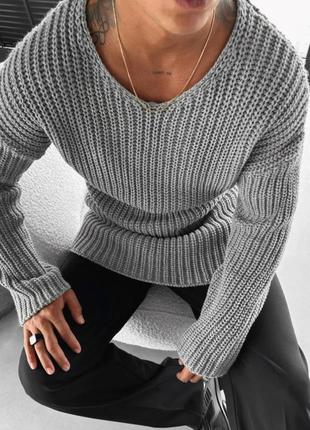 Невероятно стильный свитер крупной вязки1 фото