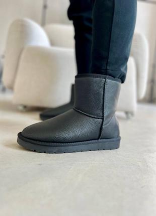 Мужские угги ugg classic mini zip black leather мини черного цвета