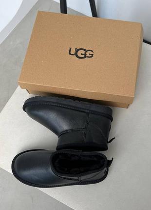 Мужские угги ugg classic australia ultra mini black leather ультра мини черного цвета3 фото