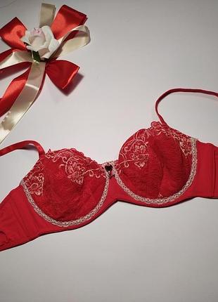 Красивый кружевной бюстгальтер с полумягкой чашкой франция, 85в