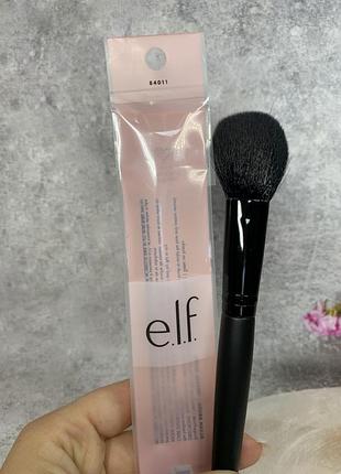 Пензлик кісточка e.l.f. elf blush для рум’ян чи бронзера.